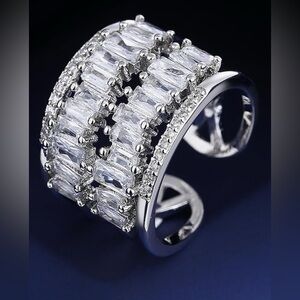Gorgeous Dillards silver white Topaz double row Adjustable ring